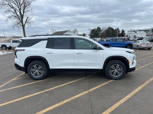 New 2026 Chevrolet Traverse LT w/ LPO, Floor Liner Package image 6