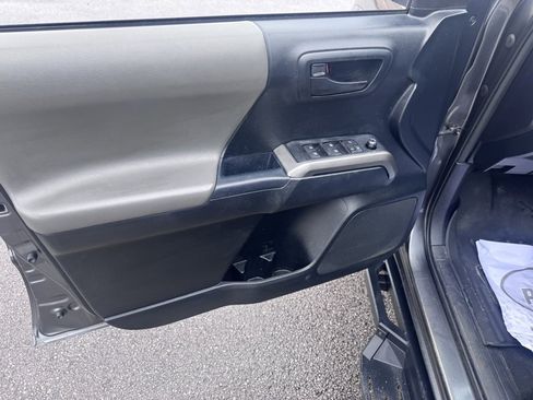 Used 2017 Toyota Tacoma SR5 image 17