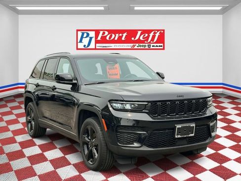 Certified 2023 Jeep Grand Cherokee Altitude AWD/4WD image 2