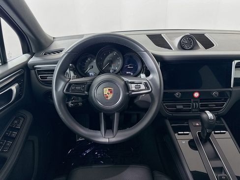 Certified 2024 Porsche Macan AWD/4WD image 23