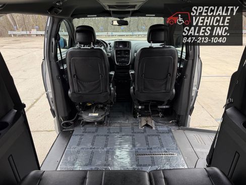 Used 2014 Dodge Grand Caravan R/T image 24