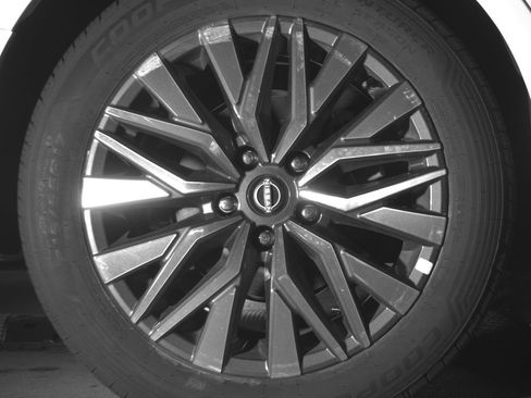 Used 2025 Nissan Altima 2.5 SV FWD image 15