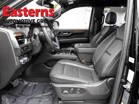 Used 2025 GMC Yukon XL Denali AWD/4WD image 14
