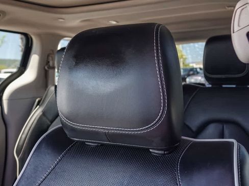 Certified 2023 Chrysler Pacifica Limited image 24