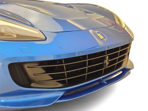 Used 2018 Ferrari GTC4Lusso image 4