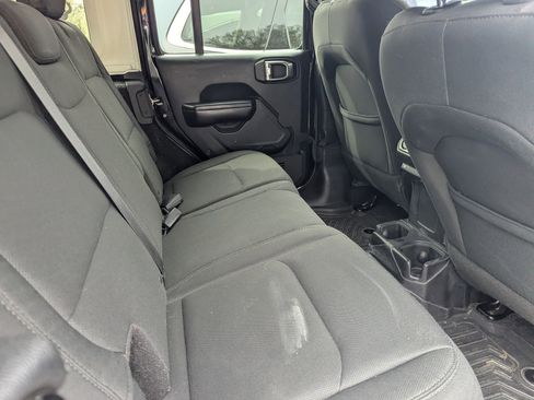 Used 2018 Jeep Wrangler Unlimited Sport S image 9