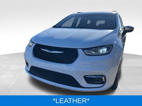 Used 2023 Chrysler Pacifica Limited w/ Uconnect Theater Family Group AWD/4WD image 6