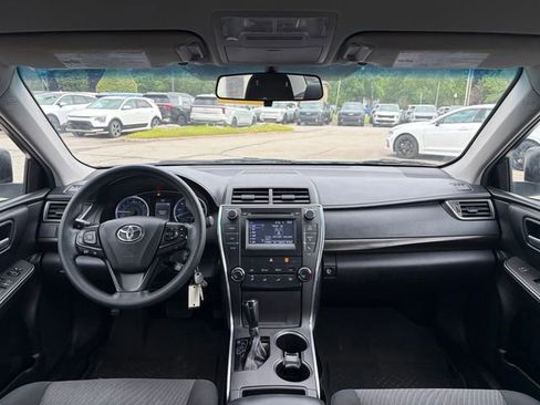 Used 2017 Toyota Camry LE FWD image 18