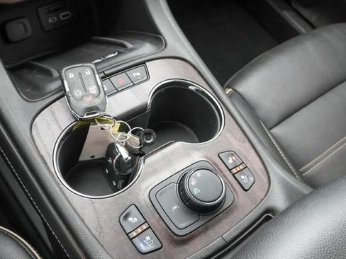 Used 2023 GMC Acadia Denali w/ Denali Technology Package FWD image 23