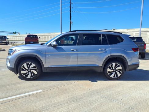 Used 2024 Volkswagen Atlas SE image 3