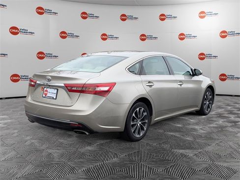 Used 2017 Toyota Avalon XLE Premium image 5