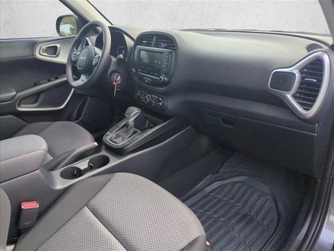 Used 2025 Kia Soul LX w/ LX Technology Package FWD image 27