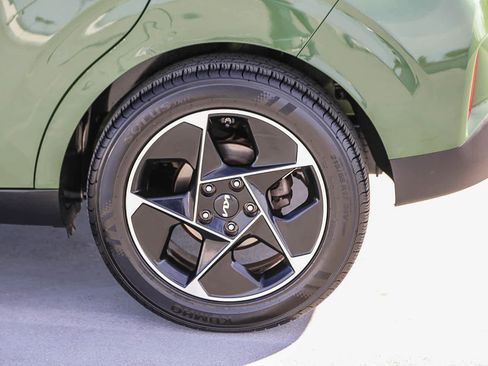 Used 2023 Kia Soul EX image 11