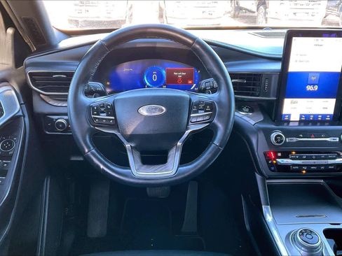 Used 2020 Ford Explorer Platinum w/ Premium Technology Package image 9