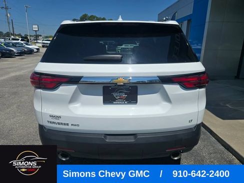 Used 2023 Chevrolet Traverse LT w/ Rear Camera Mirror Package AWD/4WD image 4