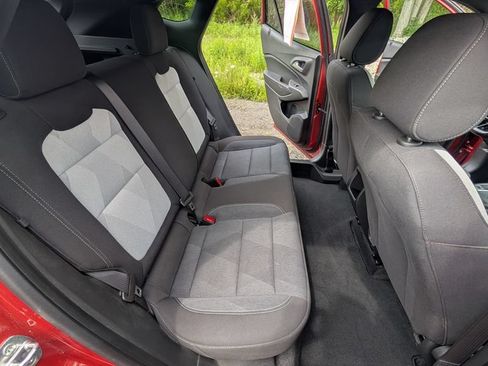 Used 2024 Chevrolet Trax RS w/ Sunroof Package FWD image 15