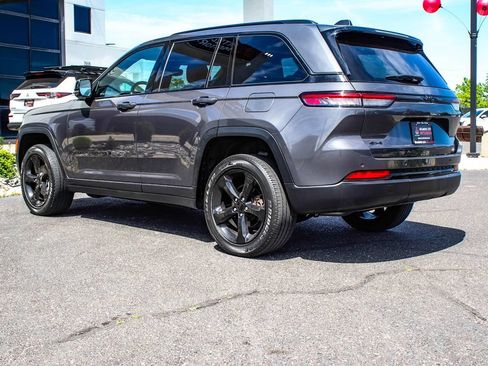 Used 2023 Jeep Grand Cherokee Altitude AWD/4WD image 4