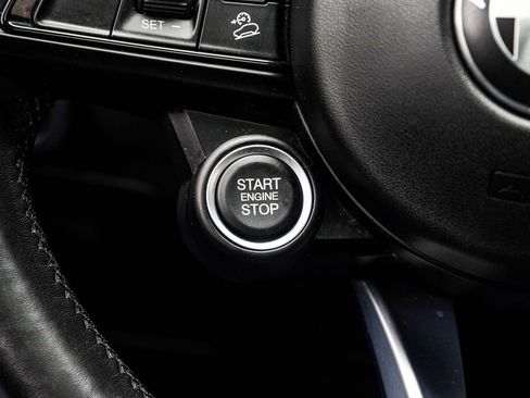 Used 2023 Alfa Romeo Stelvio Veloce image 32