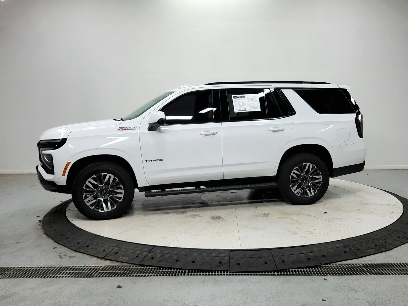 Used 2026 Chevrolet Tahoe Z71 w/ Comfort Package AWD/4WD image 5
