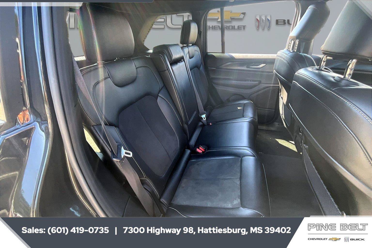 Used 2025 Jeep Grand Cherokee Altitude AWD/4WD image 20