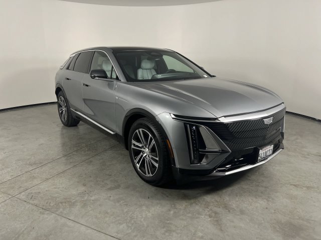 Used 2026 Cadillac Lyriq Luxury AWD/4WD image 2