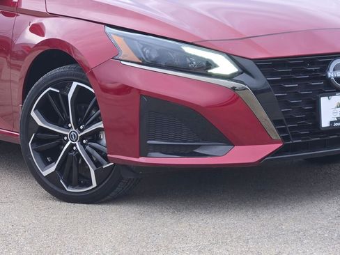 Used 2024 Nissan Altima 2.5 SR image 3