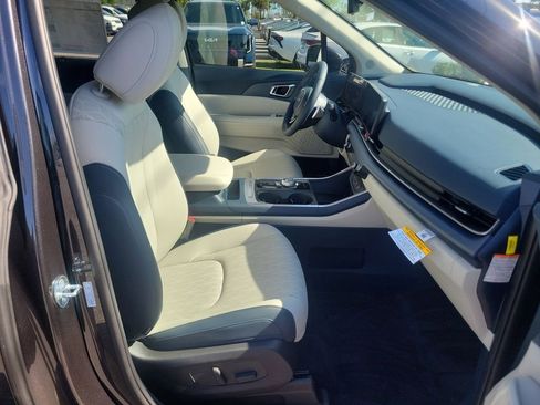 New 2026 Kia Carnival EX FWD image 7