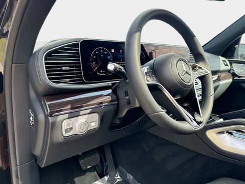 Used 2025 Mercedes-Benz GLS 450 4MATIC image 21