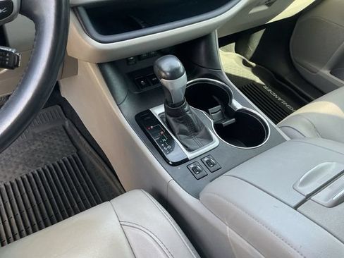 Used 2018 Toyota Highlander XLE AWD/4WD image 18