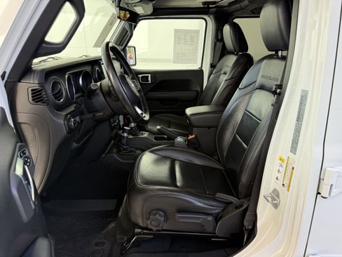 Used 2020 Jeep Gladiator Overland image 3