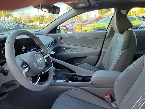 New 2025 Hyundai Elantra SEL FWD image 19