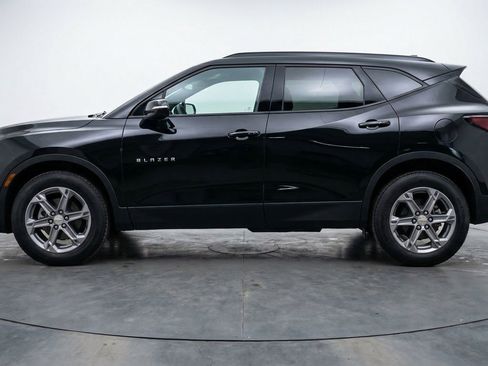 Used 2025 Chevrolet Blazer LT FWD image 5