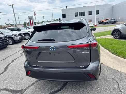 Used 2023 Toyota Highlander XLE AWD/4WD image 8