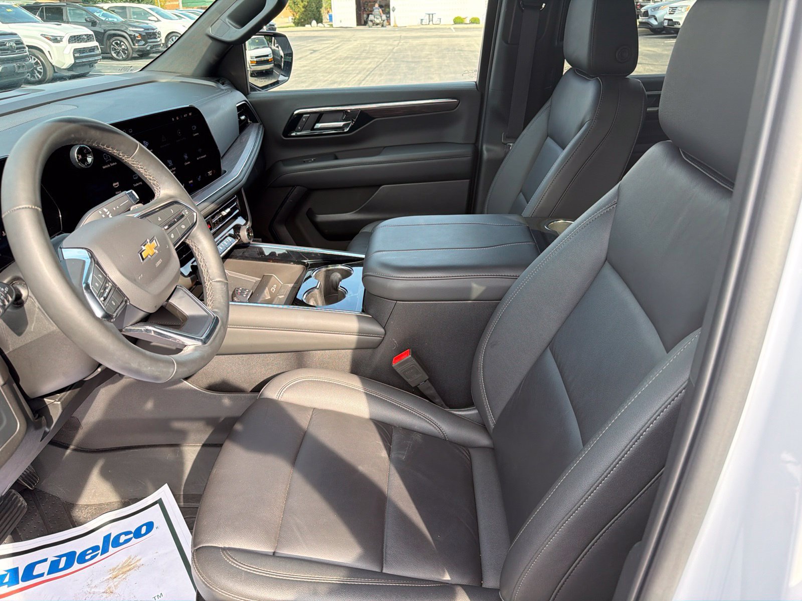 Used 2025 Chevrolet Suburban LT w/ Comfort Package AWD/4WD image 32