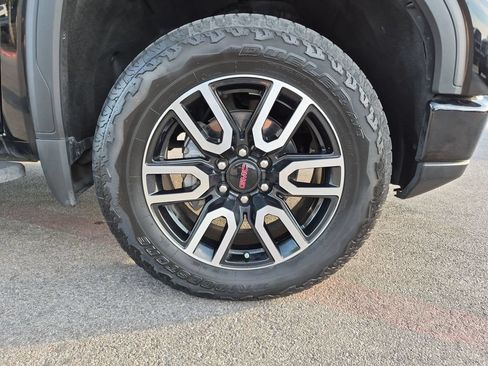Used 2024 GMC Sierra 1500 AT4 w/ Technology Package AWD/4WD image 18