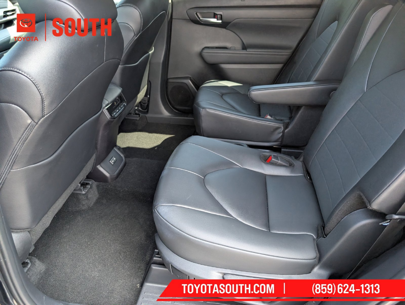 Used 2025 Toyota Highlander XLE AWD/4WD image 13
