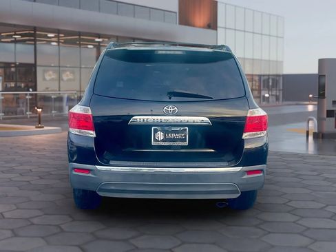 Used 2012 Toyota Highlander SE image 2