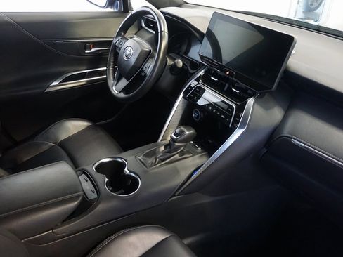 Used 2023 Toyota Venza XLE image 28