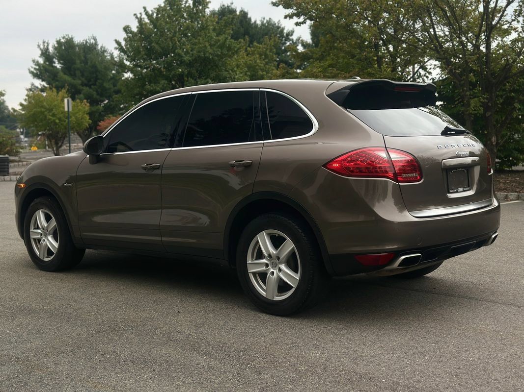 Used 2014 Porsche Cayenne Diesel AWD/4WD image 5
