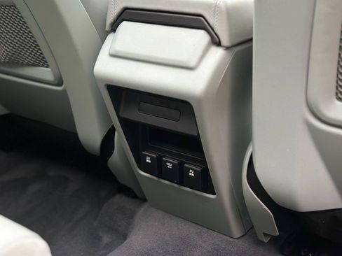 Used 2016 Land Rover Discovery Sport HSE Luxury image 22