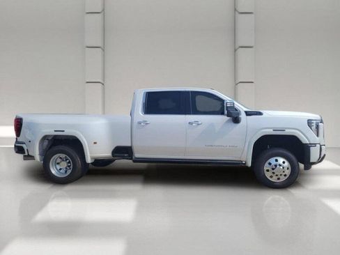 Used 2024 GMC Sierra 3500 Denali Ultimate AWD/4WD image 4