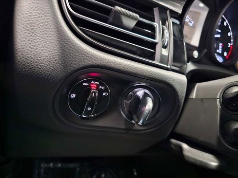 Used 2025 Porsche Macan image 31