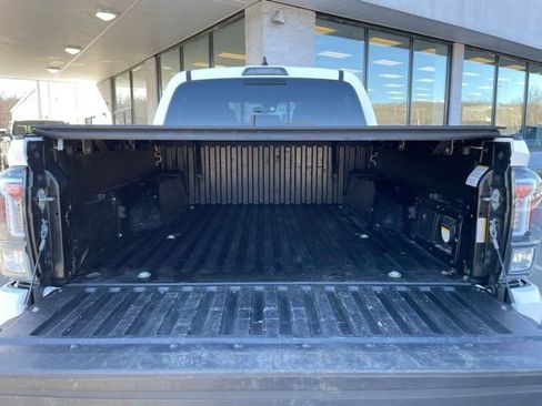 Used 2022 Toyota Tacoma TRD Sport image 9