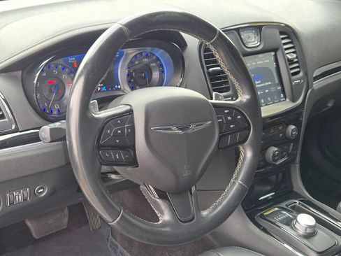 Used 2018 Chrysler 300 S RWD image 17
