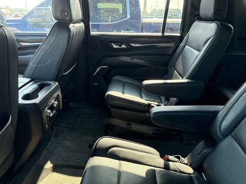 Used 2021 GMC Yukon XL Denali w/ Denali Premium Package AWD/4WD image 6