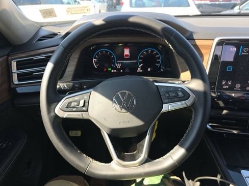 Used 2025 Volkswagen Atlas SE image 13
