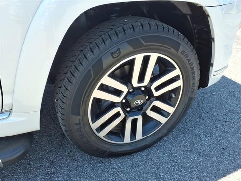 Used 2017 Toyota 4Runner Limited AWD/4WD image 9