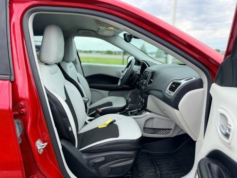 Used 2018 Jeep Compass Latitude w/ Safe & Security Group AWD/4WD image 11