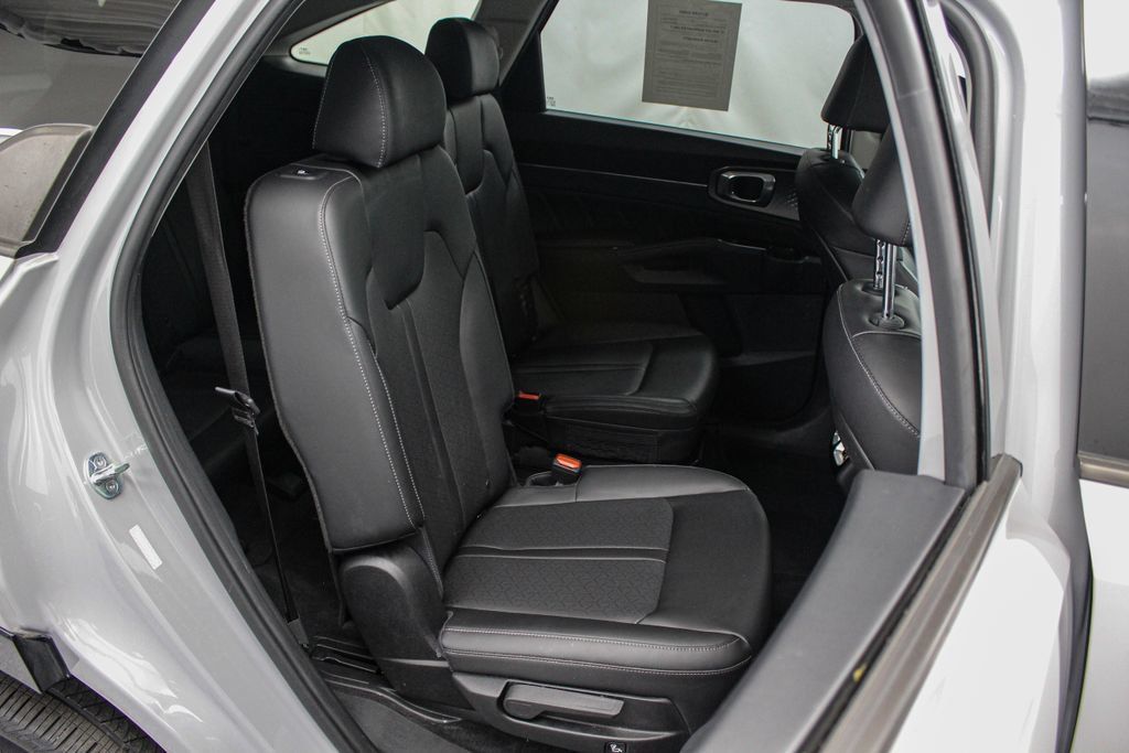 Used 2023 Kia Sorento SX AWD/4WD image 17