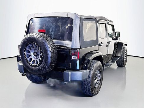 Used 2017 Jeep Wrangler Unlimited Sahara w/ Connectivity Group AWD/4WD image 7